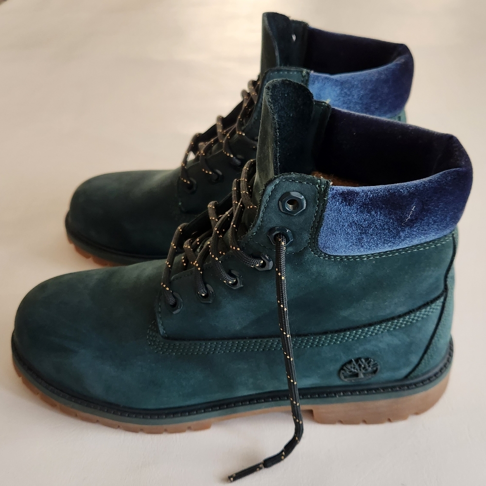 Timberland Velvet Boots in  Dark green